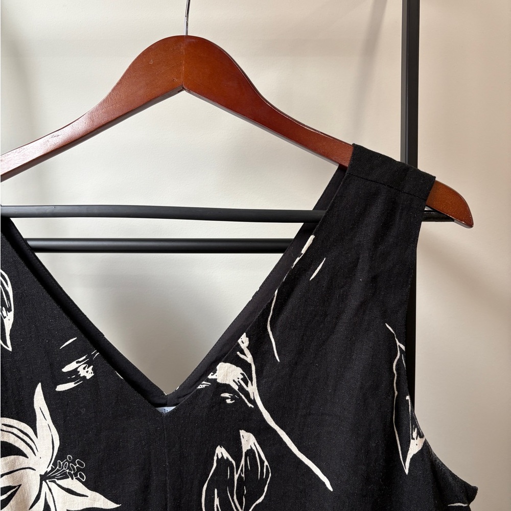 Black and White Floral V-Neck Dress